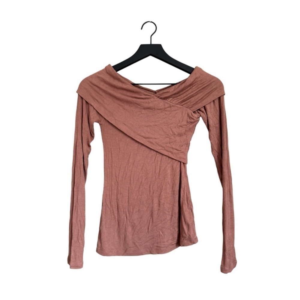 ARITZIA BABATON Off-The-Shoulder Ribbed T-Shirt
